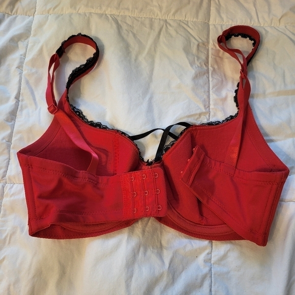 Frederick red with black lace 32D - Picture 13 of 15